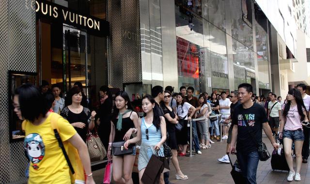没了自由行 香港零售业怎么办？