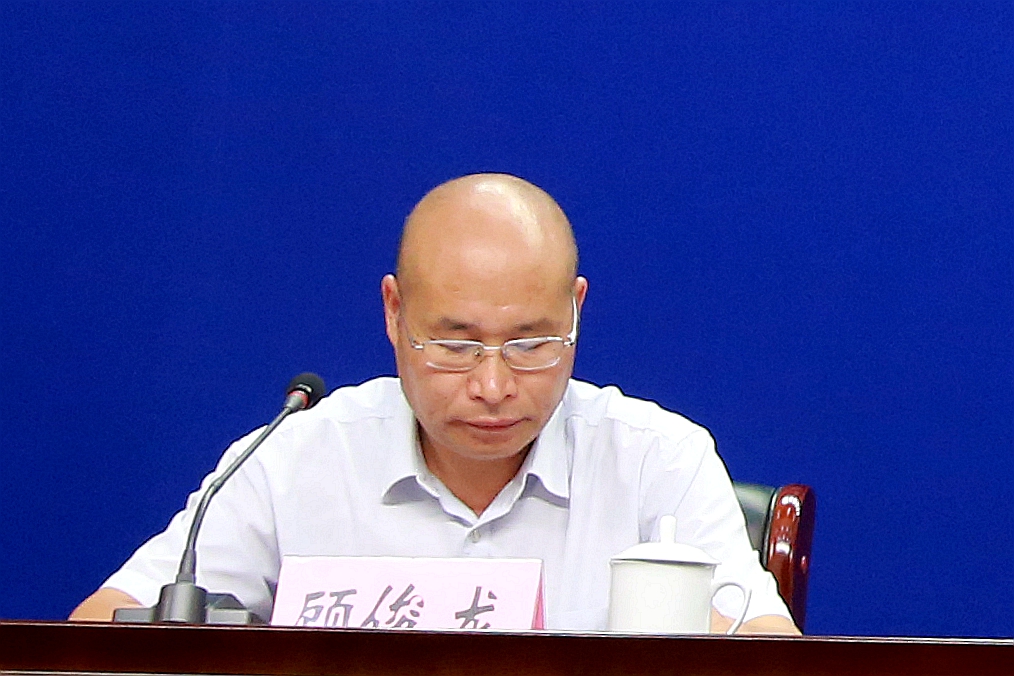 省统计局普查中心主任顾俊龙回答记者提问
