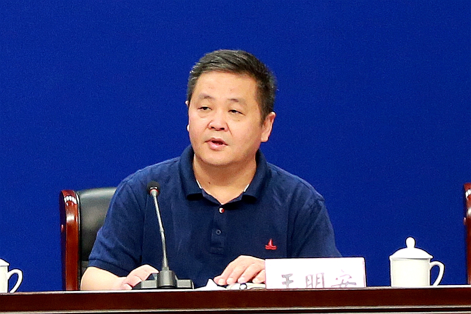 省社会保障局副局长王明安回答记者提问